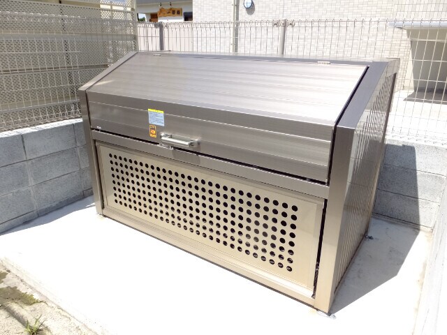 物件外観写真4　(専用ゴミ置き場)