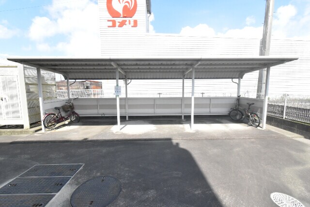 物件外観写真6　(駐輪場)