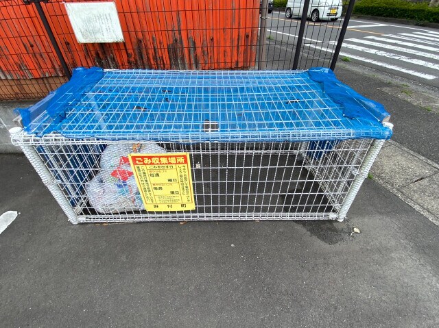 物件外観写真3　(※敷地内ゴミ置き場)