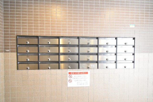 物件外観写真6　(集合ポスト)