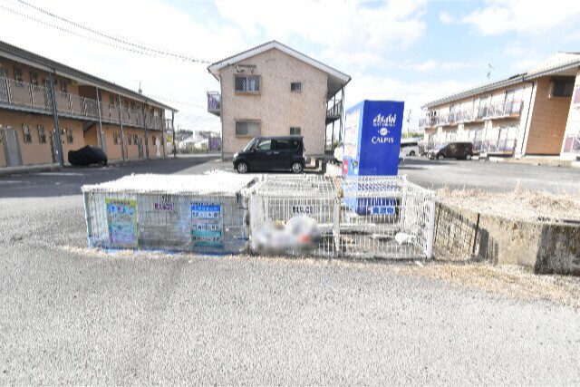 物件外観写真3　(ゴミ捨て場)