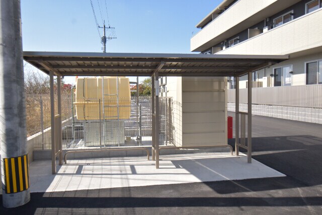物件外観写真4　(駐輪場)