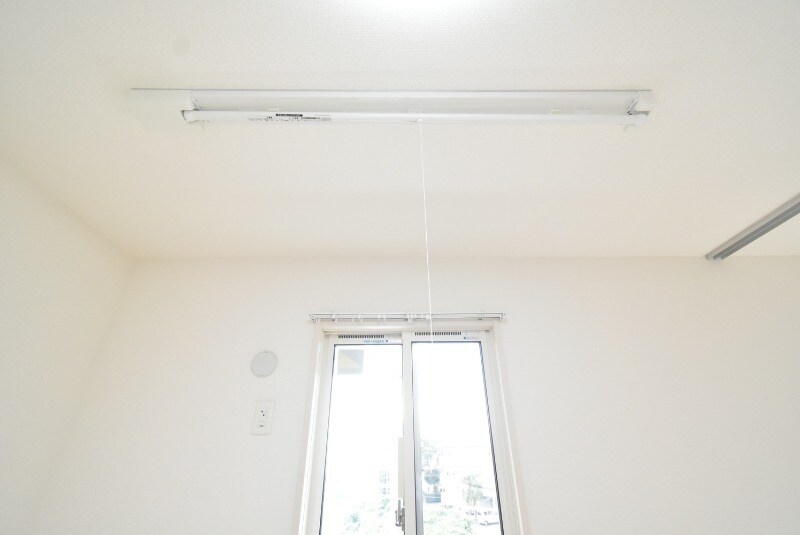 物件内観写真25　(室内物干し機)