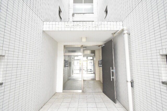 物件外観写真3　(建物入り口)