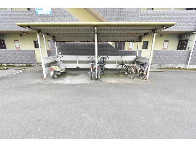 物件外観写真5　(※駐輪場)