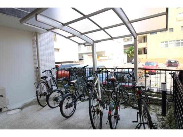 物件外観写真4　(駐輪場)