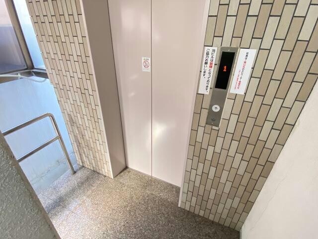 物件外観写真4　(エレベーター)