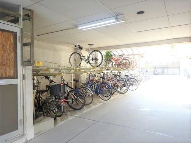 物件外観写真4　(駐輪場)