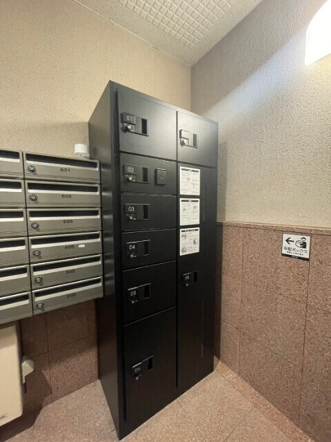 物件外観写真2　(宅配ボックス)