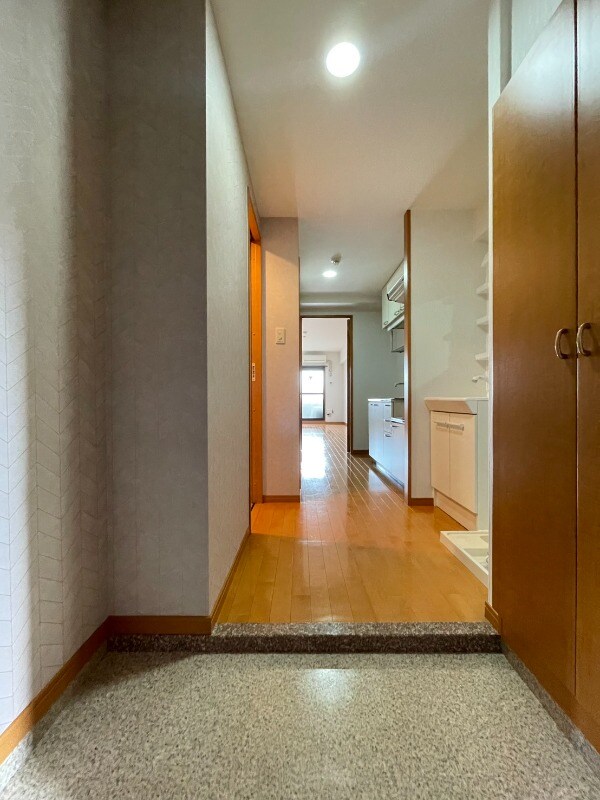 物件内観写真12　(玄関)