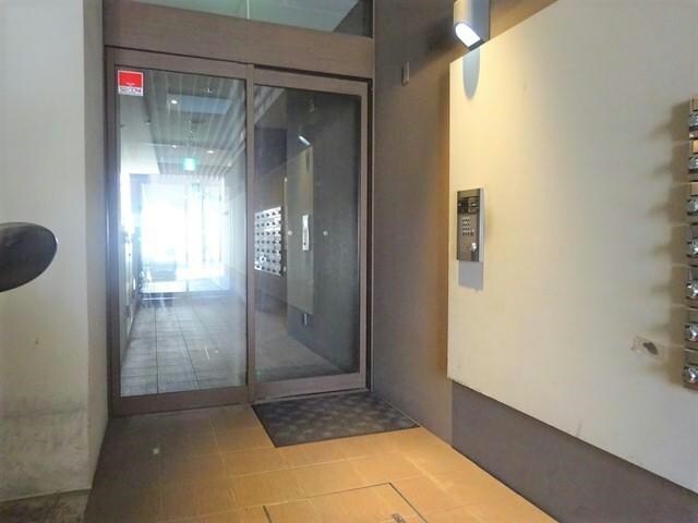 物件外観写真2　(エントランス部分)