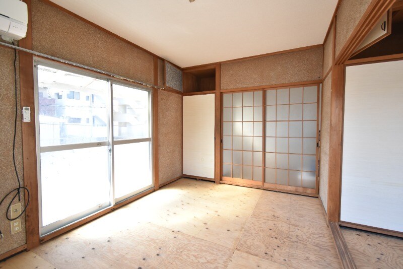 物件内観写真4　(和室6帖)