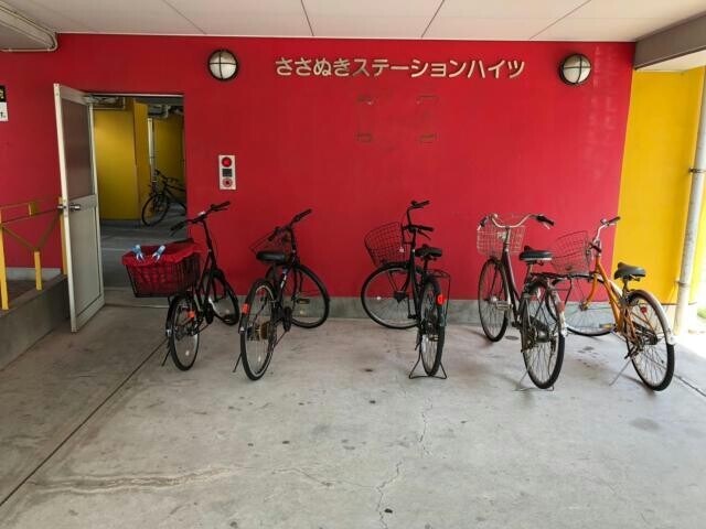 物件外観写真2　(駐輪場)