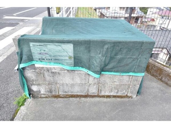 敷地内ごみ置き場