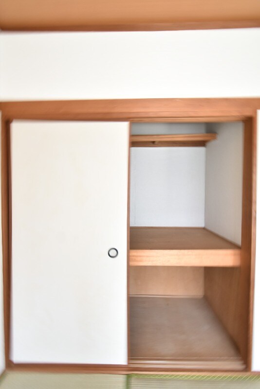 物件内観写真7　(押し入れ)