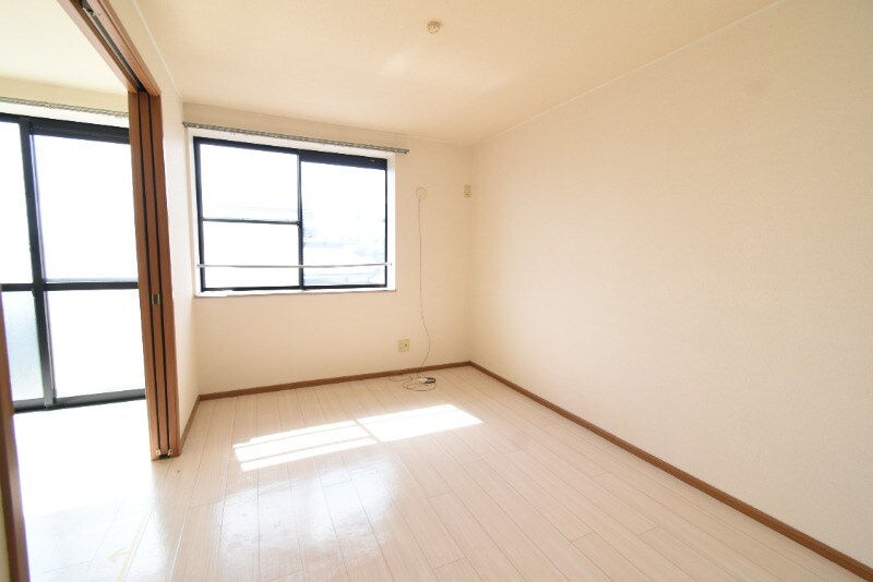 物件内観写真7　(ダイニング側)