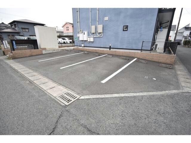 物件外観写真4　(駐車場)