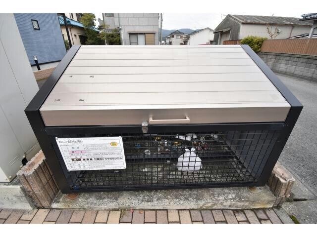 物件外観写真5　(専用ゴミ置き場)