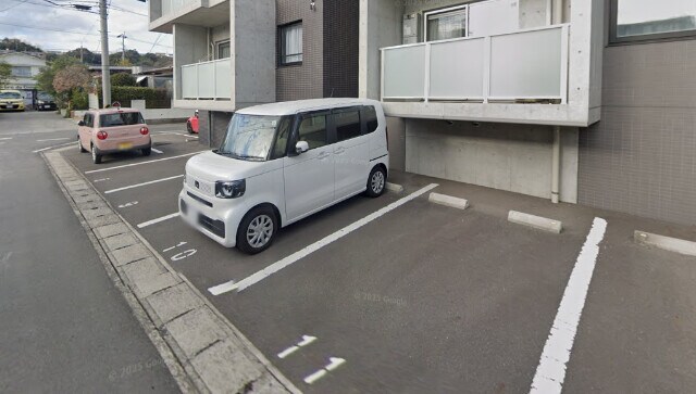 物件外観写真4　(駐車場)
