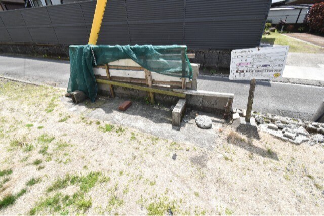 物件外観写真4　(ゴミ置き場)