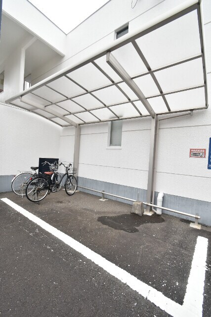 物件外観写真4　(駐輪場)