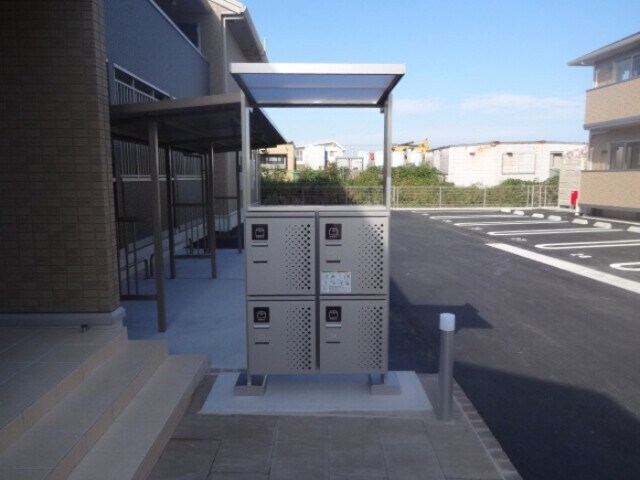 物件外観写真2　(宅配ボックス)
