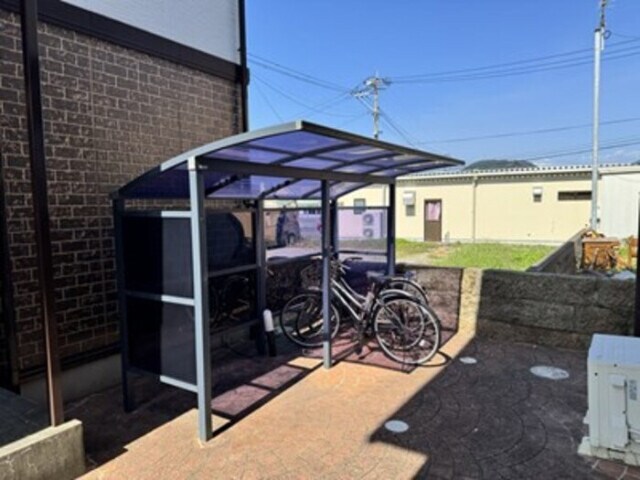 物件外観写真3　(駐輪場)