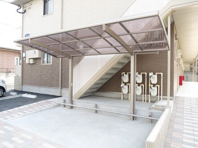 物件外観写真4　(駐輪場)