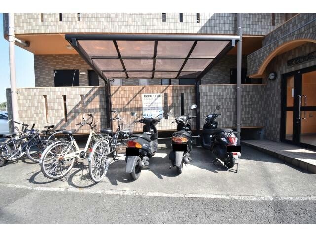 物件外観写真3　(駐輪場)