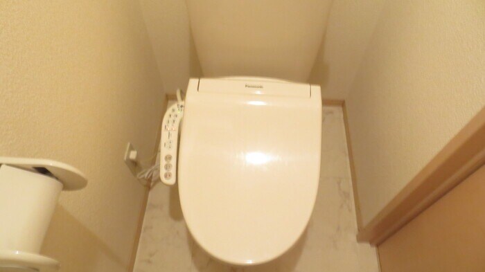 物件内観写真8　(温水洗浄暖房便座)