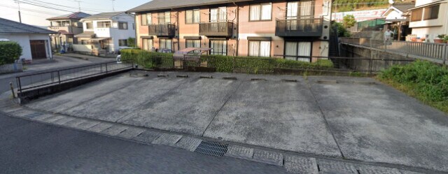 物件外観写真2　(駐車場)