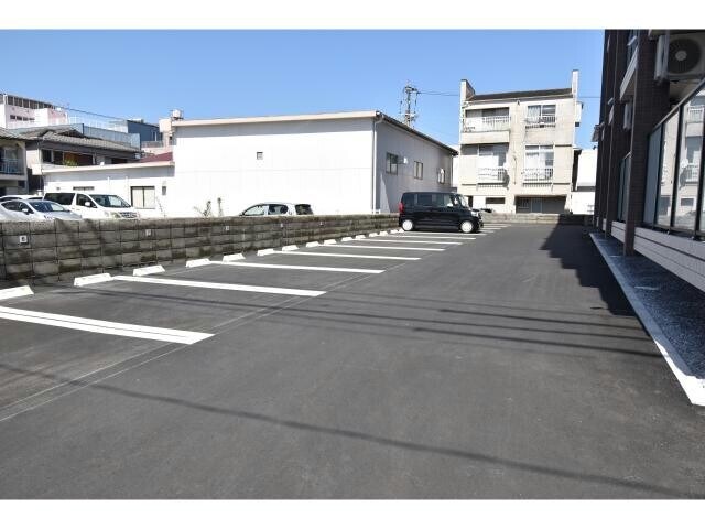 物件外観写真2　(駐車場)
