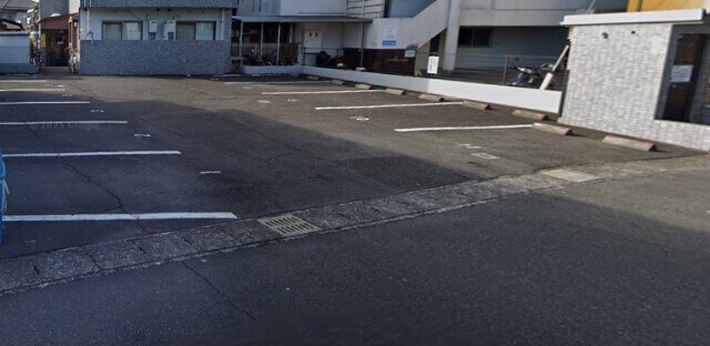 物件外観写真2　(駐車場)