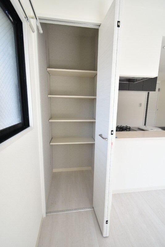 物件内観写真22　(物入れ)