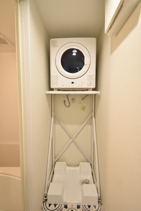 物件内観写真28　(衣類乾燥機・洗濯機置場)