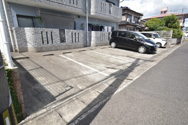 物件外観写真3　(駐車場)