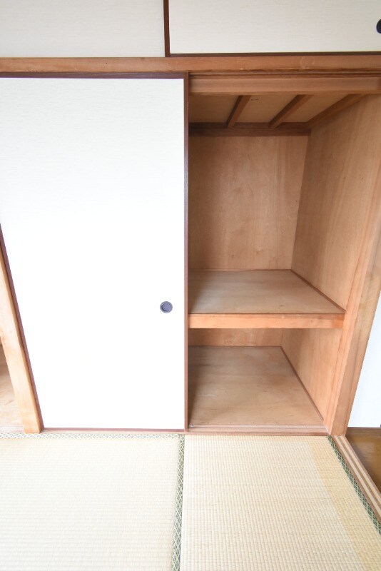 物件内観写真24　(押入)
