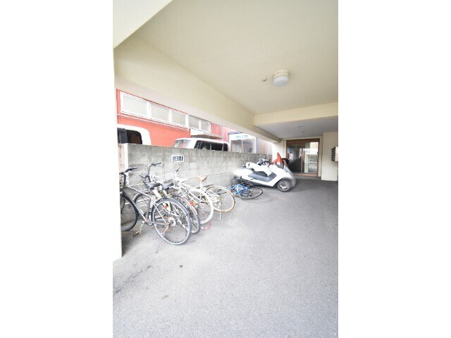 物件外観写真3　(駐輪場)