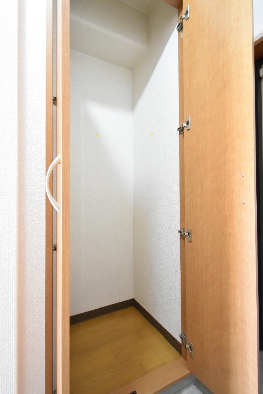 物件内観写真19　(玄関収納)