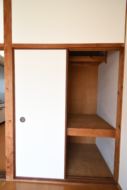 物件内観写真13　(押入)