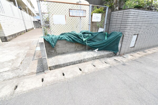 敷地内ゴミ置き場