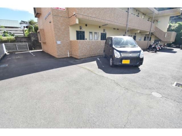 物件外観写真2　(駐車場)