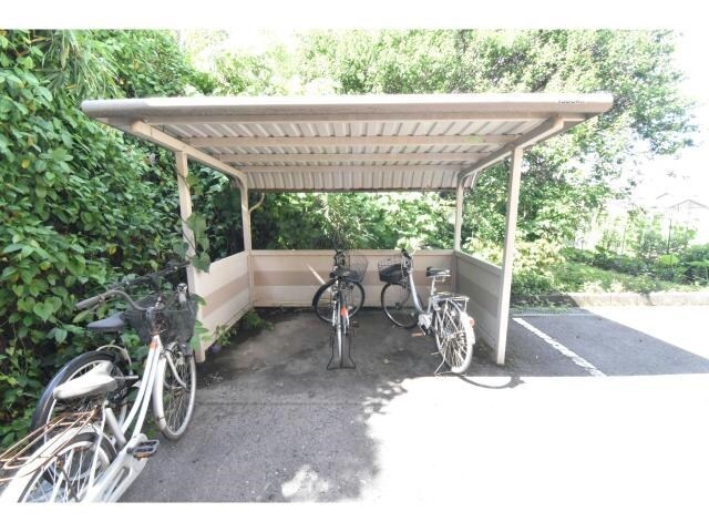 物件外観写真3　(駐輪場)