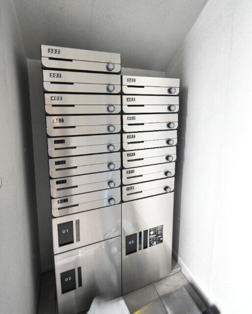 物件外観写真5　(集合郵便受け・宅配ボックス)