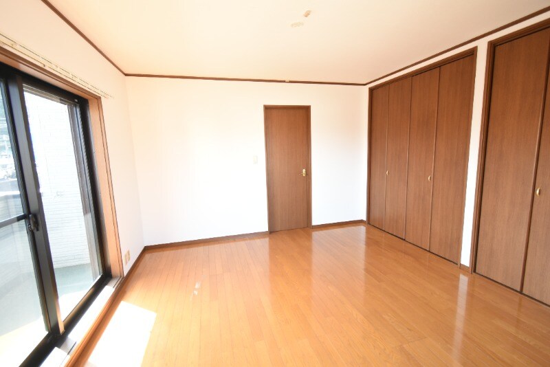 物件内観写真8　(２Ｆ洋室8帖)