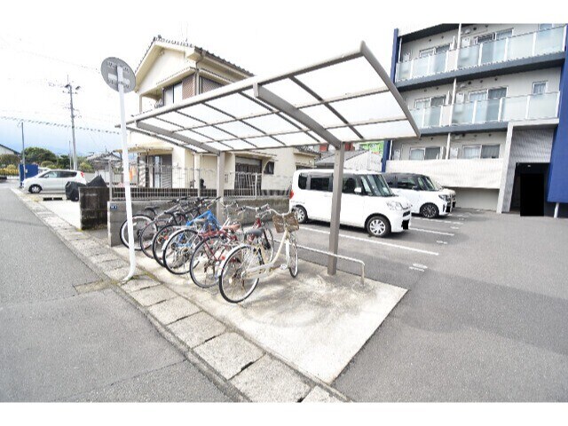 物件外観写真3　(駐輪場)