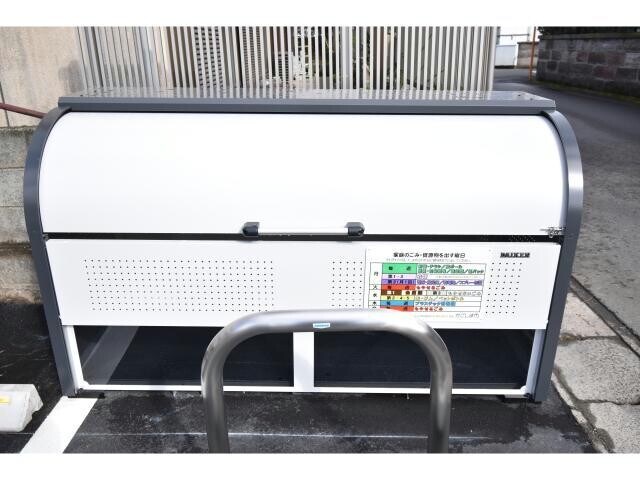 物件外観写真4　(専用ゴミ置き場)
