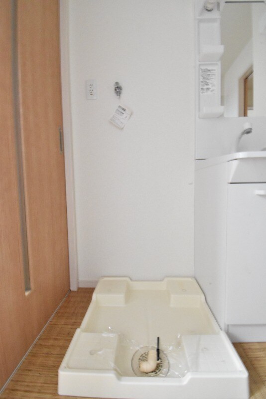 物件内観写真16　(洗濯機置き場)