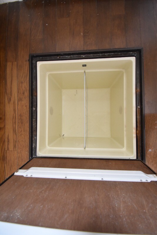 物件内観写真21　(床下収納)