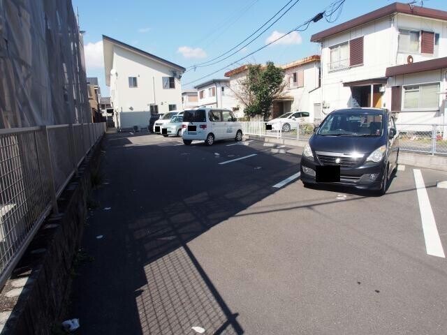 物件外観写真3　(駐車場)